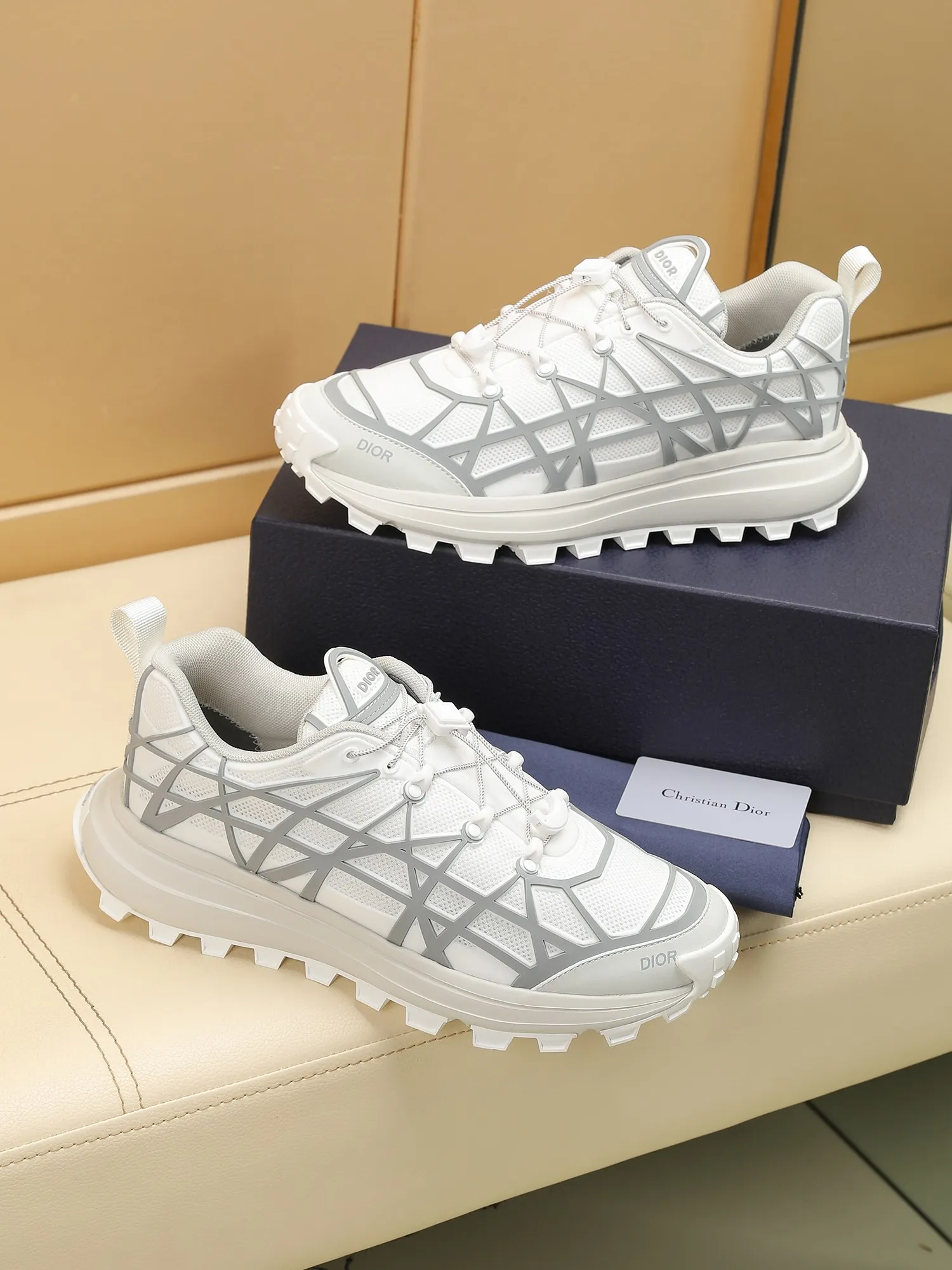 Men's Men's Shoes 💰520 [New Style] 🏍️🏍️Dior-B31 RUNNER sneakers highlight the fashionable silhouette, decorated with curved cannage pattern, reinterpreting classic patterns in a structural style, enriching Dior's 2023 summer men's wear series. Meticulously crafted using the advanced craftsmanship of hiking shoes, it blends outdoor culture with Dior heritage. Code number 38-45, multiple colors available, 38-44 (45 can be customized